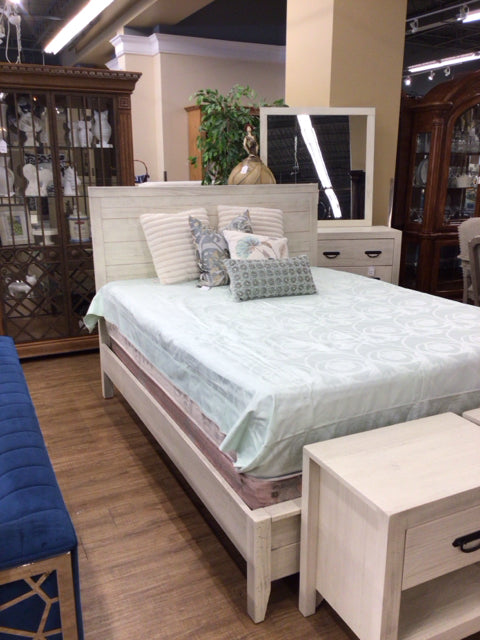 Renar Queen Cream Wood Bed