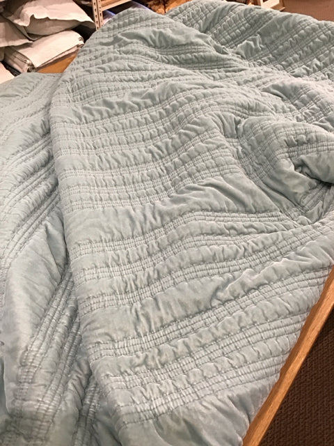 QUEEN Ice Blue Quilted Velvet Comforter