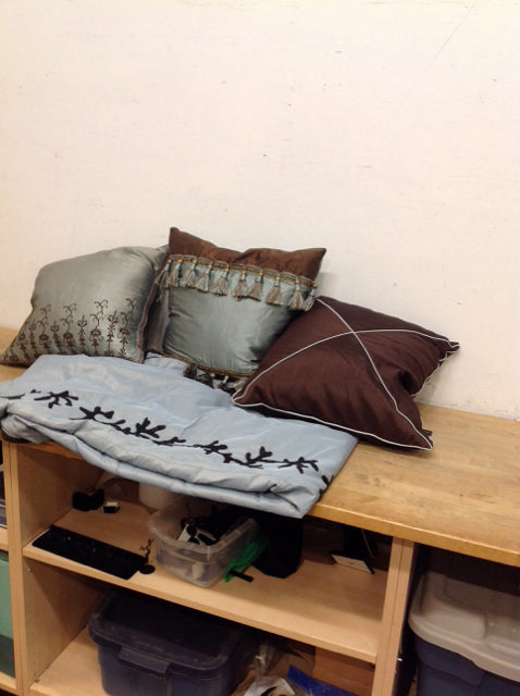 Queen Blue Comforter w/Beading & 3 Pillows