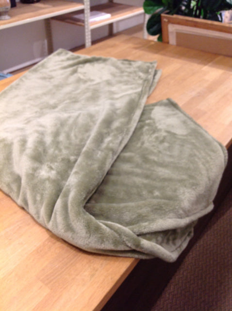 Moss Green Plush Throw Blanket