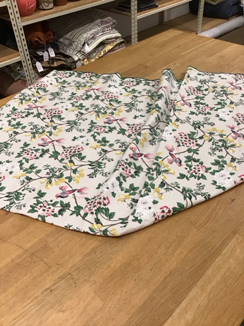 Rectangular Linen Tablecloth w/Florals Scalloped Hem