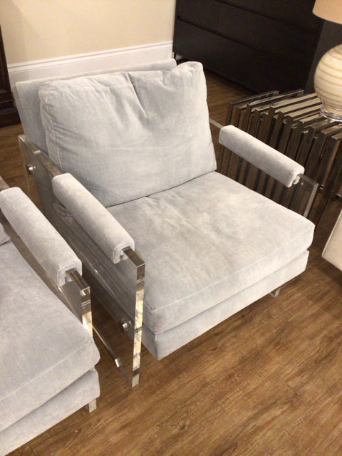 30" X 37" X 33" RH Luca Chair