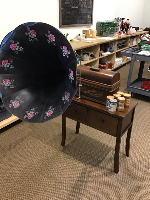 Vtg Edison Phonograph w/Cylinder & Records AS-IS Table Scratched