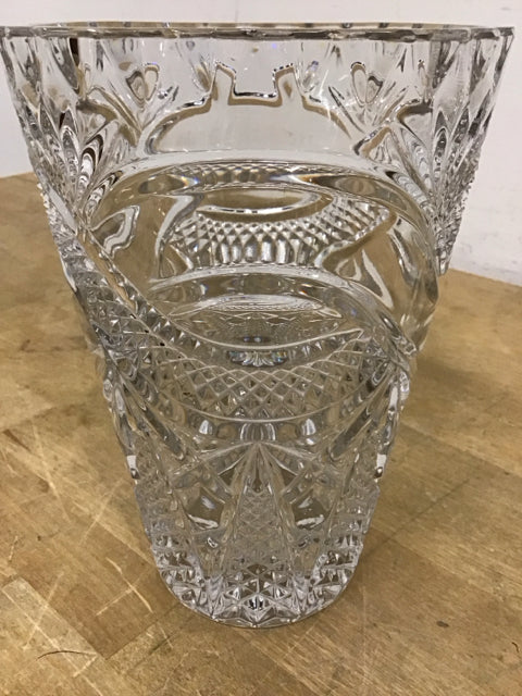 8" Diamond Swirl Pattern Crystal Vase