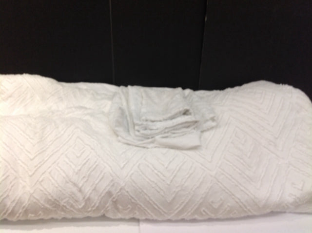 Queen White Cotton Chenille Chevron Comforter/2 Shams