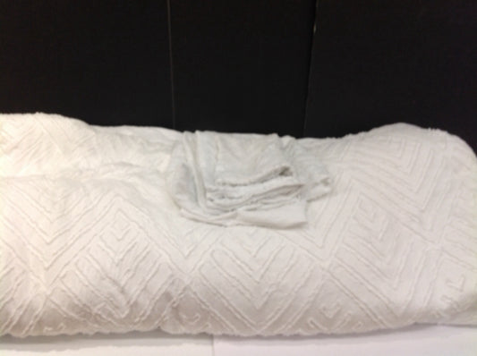 Queen White Cotton Chenille Chevron Comforter/2 Shams