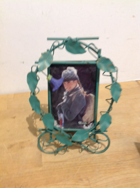 Photo Frame- 4" X 6" Green Metal Leaf