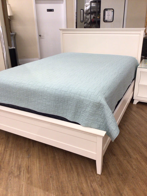 PB Queen Clara  Bed