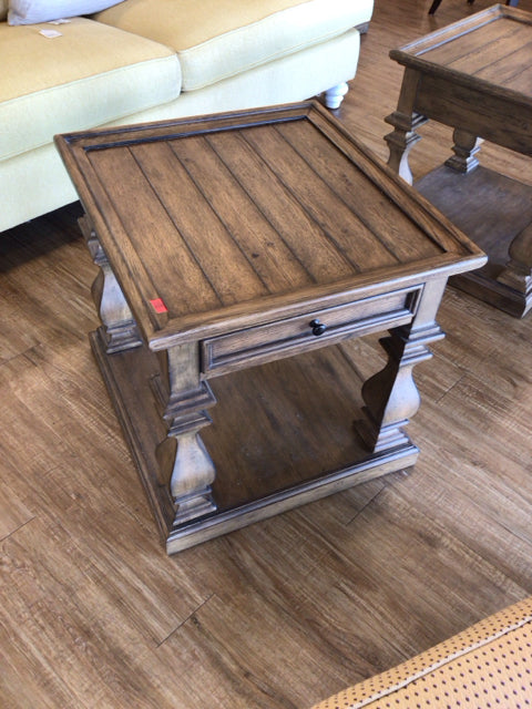 Havertys Wood One Drawer End Table
