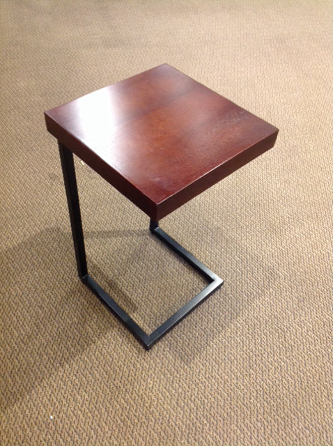26" Wood Top w/Metal Stand End Table