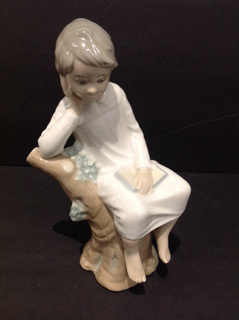8" Lladro Boy Reading