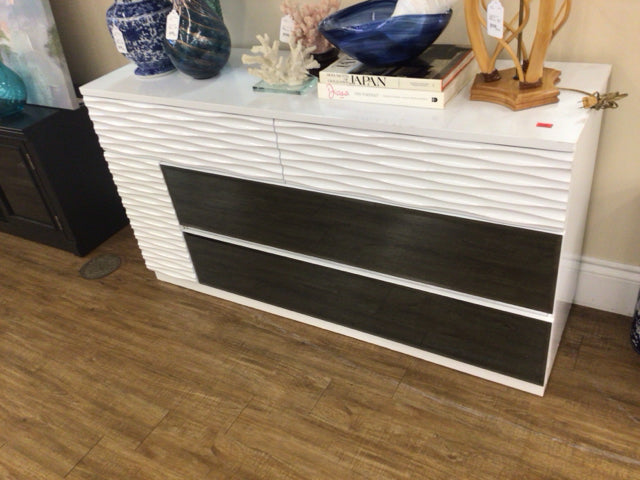 59" W x 18" D x 32" H El Dorado Manhattan White Mirrored Dresser