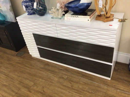 59" W x 18" D x 32" H El Dorado Manhattan White Mirrored Dresser