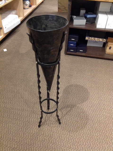37" Black Metal Plant Stand