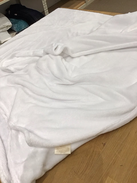 FULL/QUEEN White Kate Spade Plush Comforter