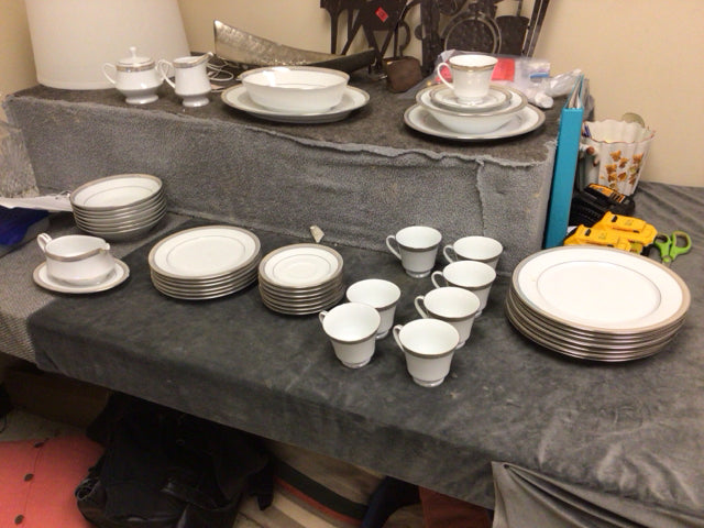 Noritake Legacy Splendor 5 PPS For 8 + Serving Dinner Service