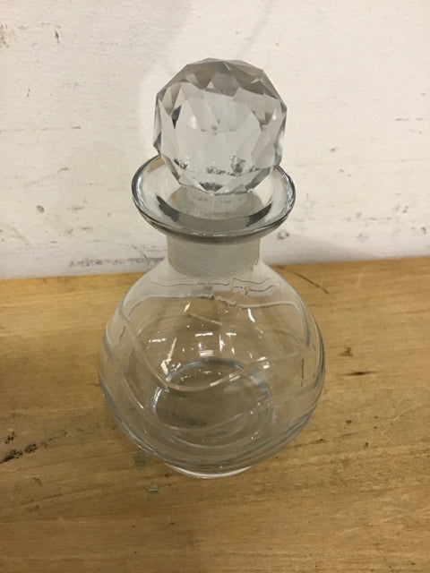 5.5" Devorative Perfume Bottle W/Stopper