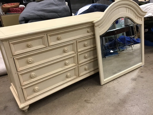 9 Draw Cream Dresser WMirror