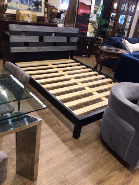 RTG Gardenia Silver Queen Platform Bed