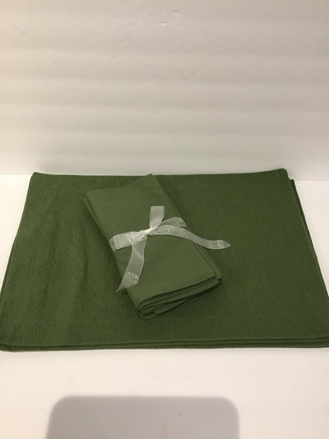 Set/4 Green Placemats & Napkins
