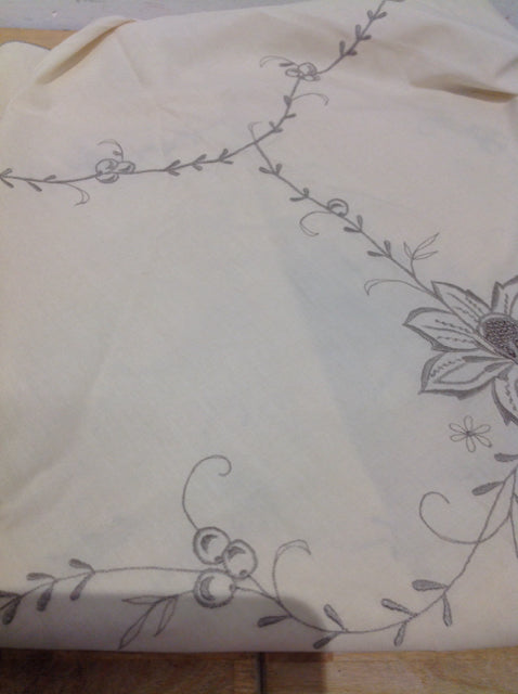 Tablecloth- Round Cream & Grey Floral