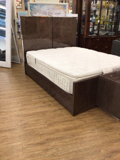 Brown Lacqured Chrome Trim Queen Bed