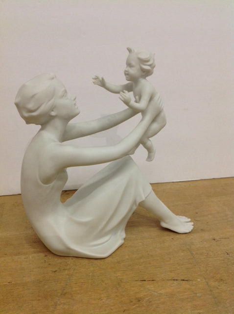 9" Lladro "Woman with Baby"
