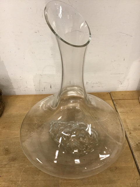 12" Clear Glass Decanter W/Grapes Inlay