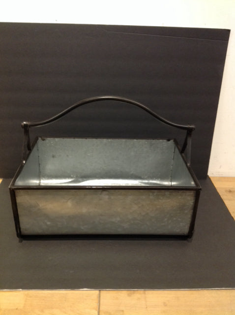 18x12 Metal Basket w/Handle
