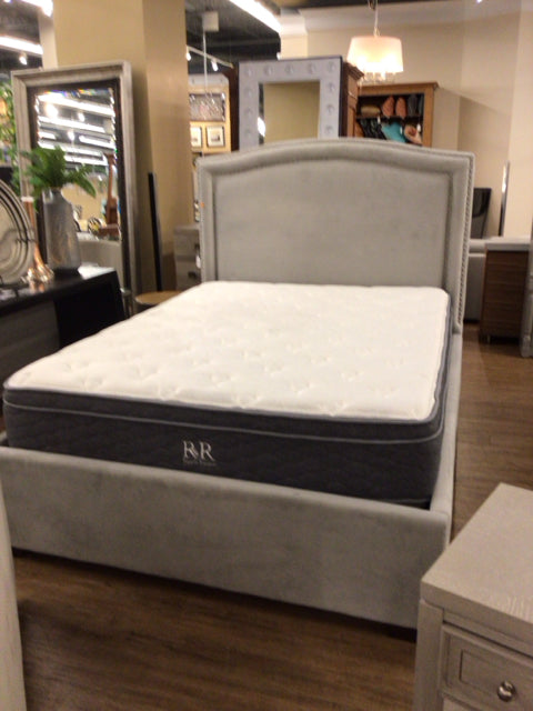 RTG Lt Grey/Nailhead Queen Upholstered Bed