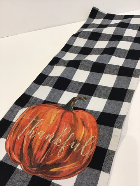Black/White Check Runner w/Thankful Pumpkin