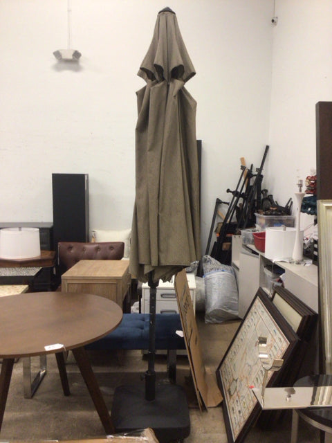 Outdoor Umbrella W/Rolling Stand