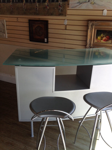 Silver/Glass Top Bar w/2 Silver Stools