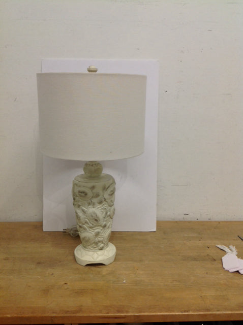 24" White/Grey Wash Turtle Embossed Lamp w/Shade