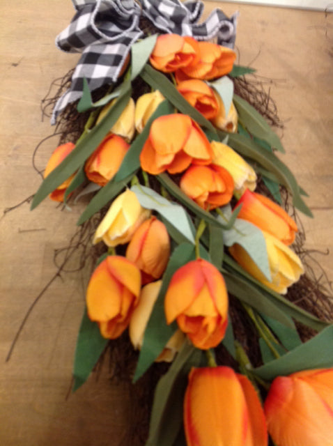 Tulip Twig Door Swag