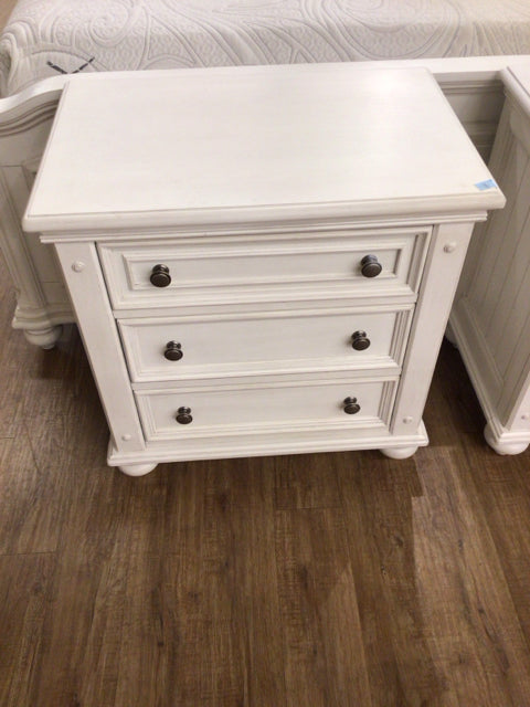City Furniture Savannah Ivory 3 Drawer Nightstand