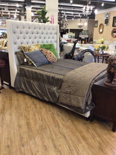 El Dorado Queen Button Tufted Winged Bed Frame