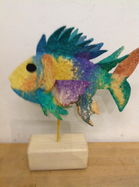 18" Multi Color Fish On Stand