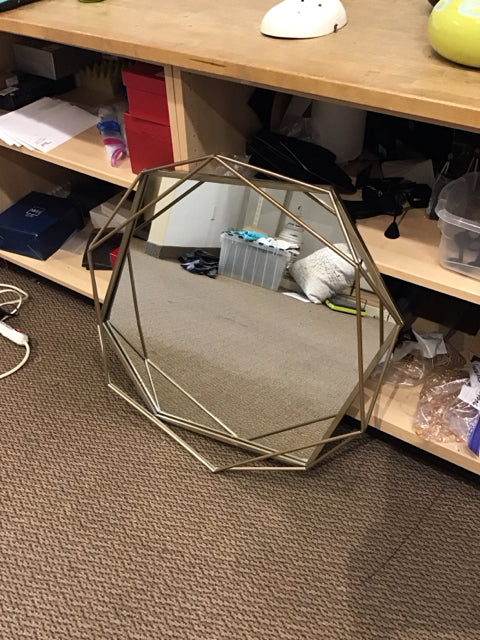 30" Hexagonal Mirror w/Gold Metal Wire Frame
