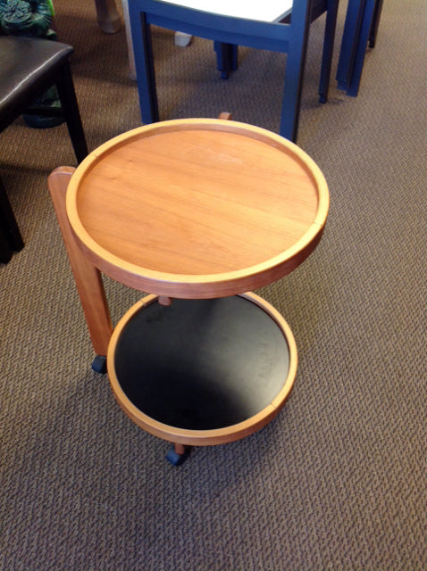 17" Rd Rolling Reversible Accent Table