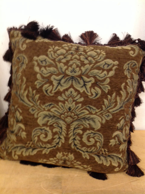 Pillow- 16" Brown Medallion W Tassels