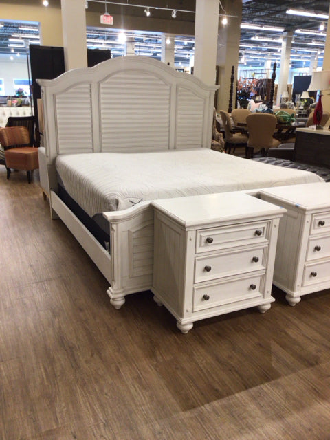 City Furniture Savannah Ivory Mansion King Bed