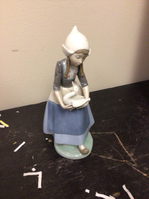 Lladro  Amish Girl With Duck