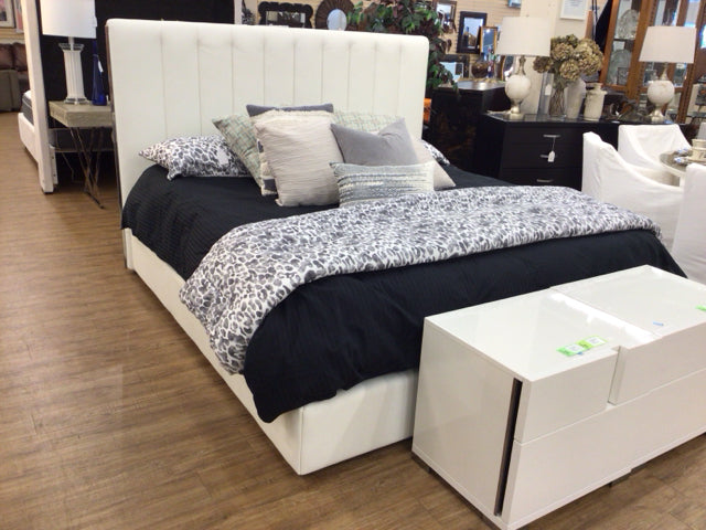 White & Chrome King Platform  Bed