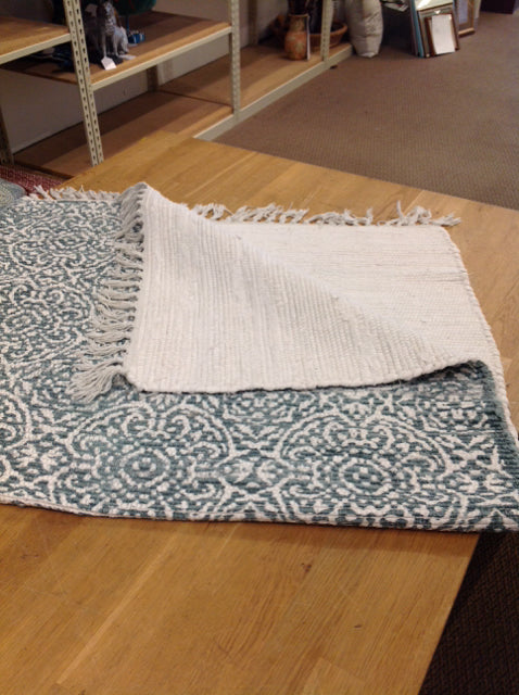 Blue/White Weaved Rug w/Tassels