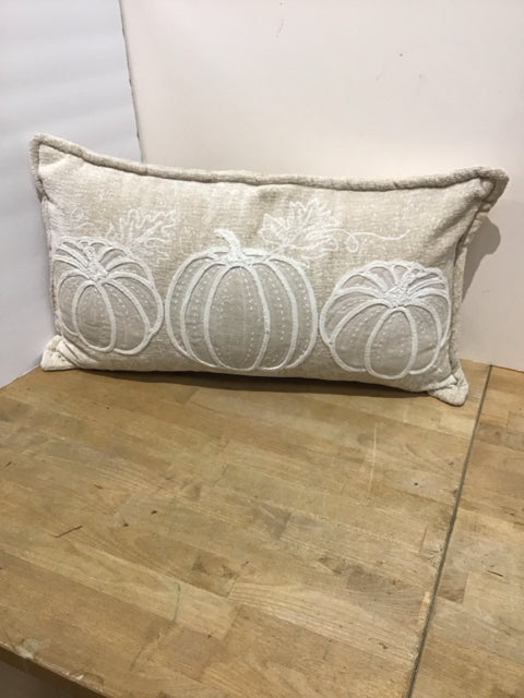 Champagne Chenille Pillow w/3 Pumpkins