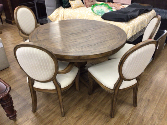 52" X 30" X 52" Havertys Avondale II Round Dining Table W/4 Chairs/1 leaf
