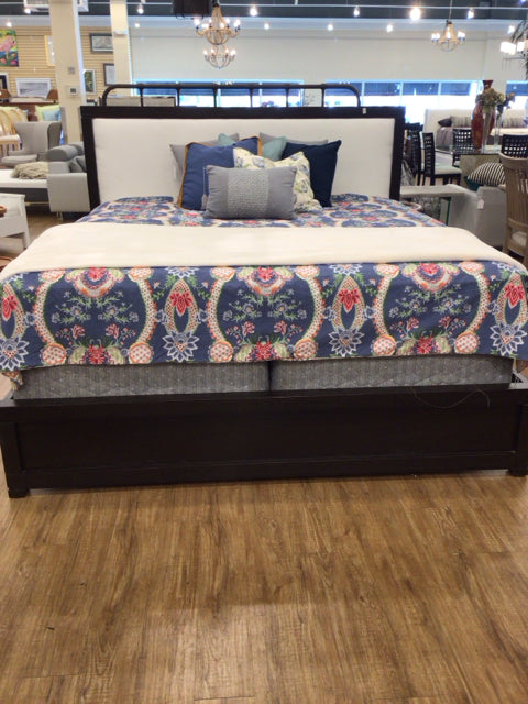 Casana Furniture Wood White Fabric Panel King Bed