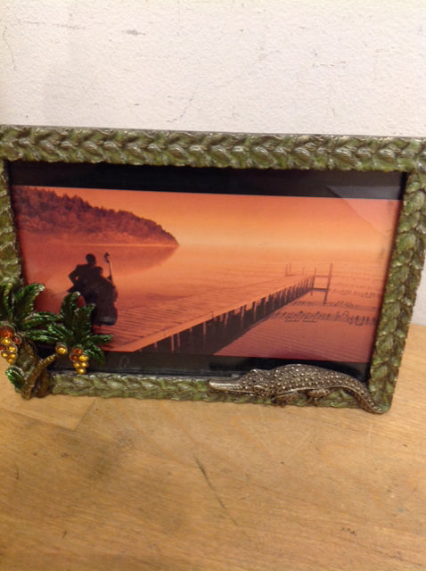 Photo Frame- 3" X 5" Enamel Palm Aligator