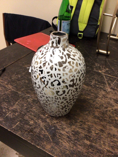 Mirrored White Pattern Vase